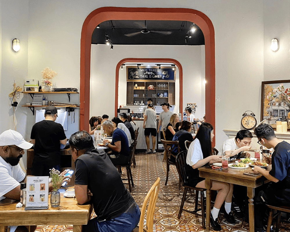 Salt n' Pepper Kitchen with a cozy, home-like space brings a comfortable feeling to every meal (Source: Muối Ti&ecirc;u - Salt n' Pepper Kitchen)